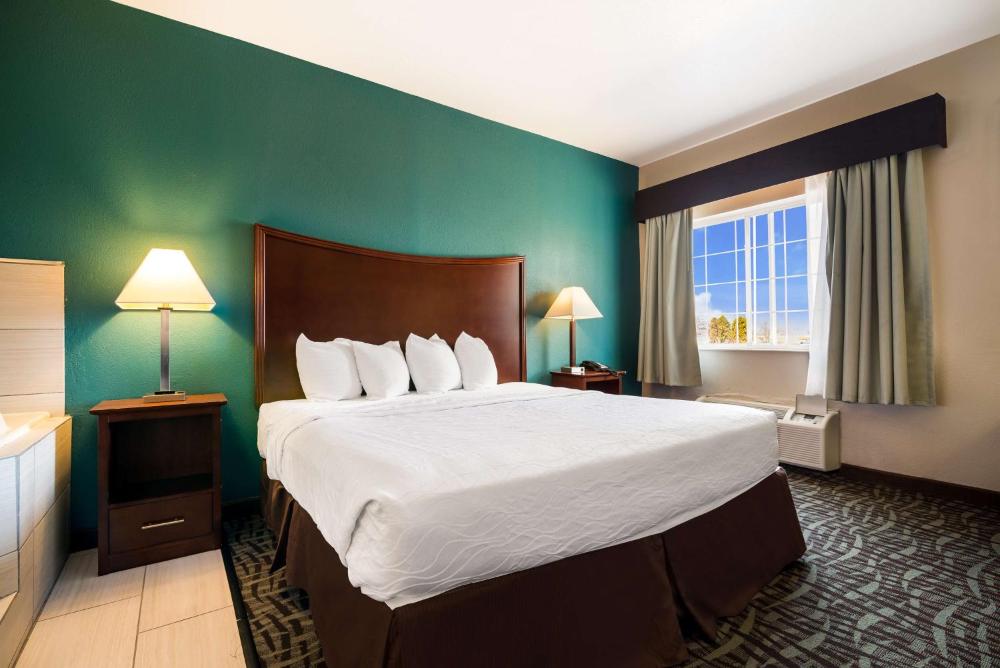 King Room with Spa Bath - Non-Smoking interior