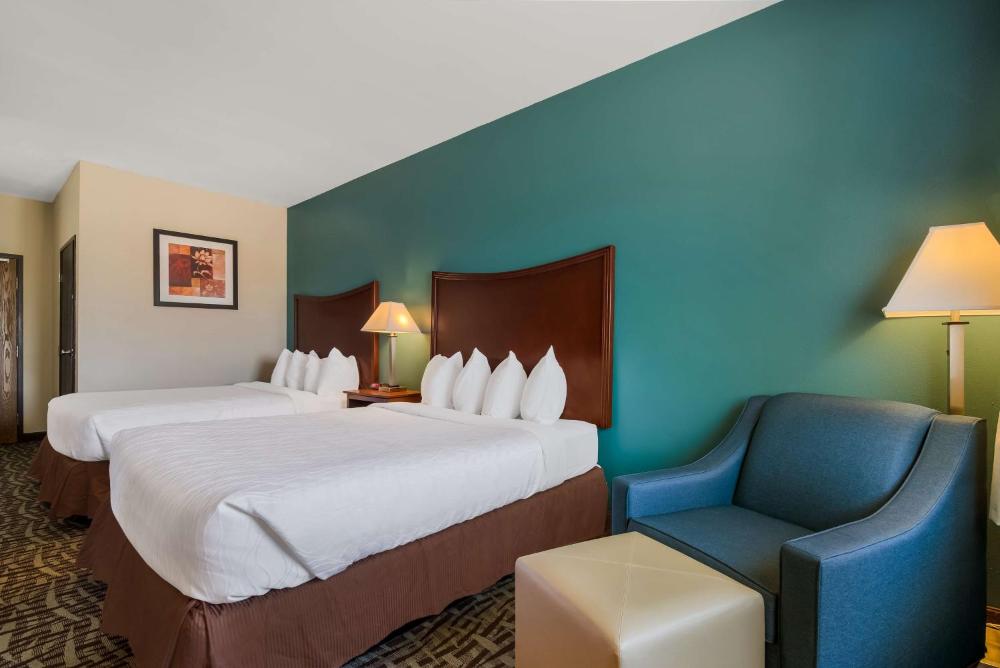 Queen Room with Two Queen Beds - Non-Smoking interior